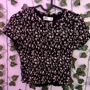 Hollister textured tee (good as new)